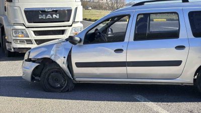 Bolu’da D-100 kara yolunda aynı şeritte ilerleyen tırla, hafif ticari