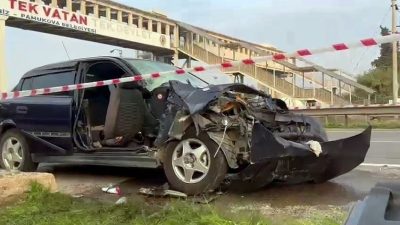 Sakarya’nın Pamukova ilçesi D-650 kara yolunda park halindeki tıra çarparak