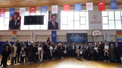 DENEYAP Türkiye programında üç yıllık teknoloji odaklı eğitimlerini tamamlayan öğrenciler,