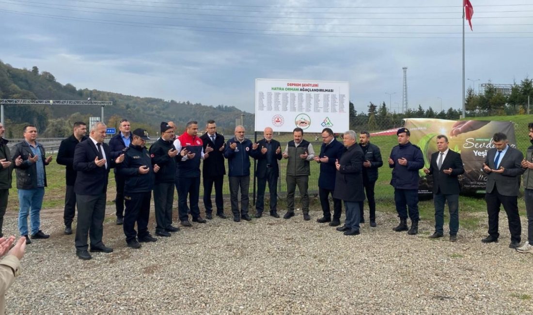 Deprem şehitleri anısına 350 fidan dikildi DÜZCE(İHA) – Düzce’nin Kaynaşlı ilçesinde deprem şehitleri anısına 350 adet