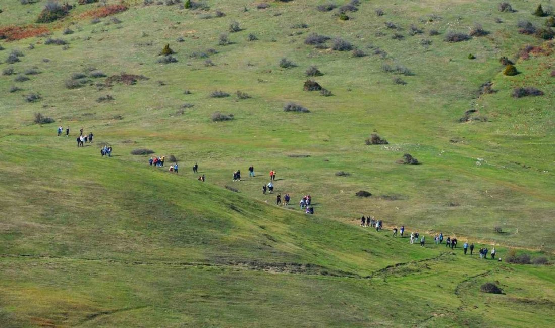 Doğaseverlerin bu haftaki rotası Karagöl ve Sultanpınarı Yaylası oldu Sakarya Büyükşehir Belediyesi’nin düzenlediği Sonbahar Doğa Yürüyüşleri, Karagöl ve Sultanpınarı