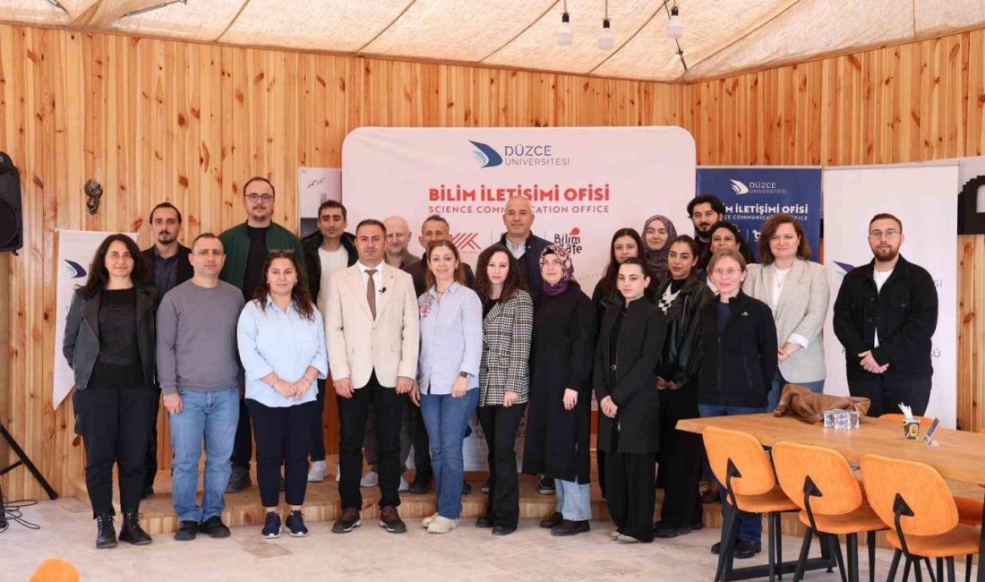 Dr. Şahiner “Geri dönüşüm ekonomiye katkı” DÜZCE(İHA) – Düzce Üniversitesi tarafından düzenlenen Bilim Kafe etkinliklerinde konuşan