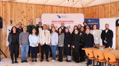 DÜZCE(İHA) – Düzce Üniversitesi tarafından düzenlenen Bilim Kafe etkinliklerinde konuşan