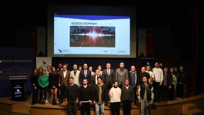 Düzce Üniversitesi’nde düzenlenen deprem çalıştayında konuşan Deprem Araştırma ve Uygulama