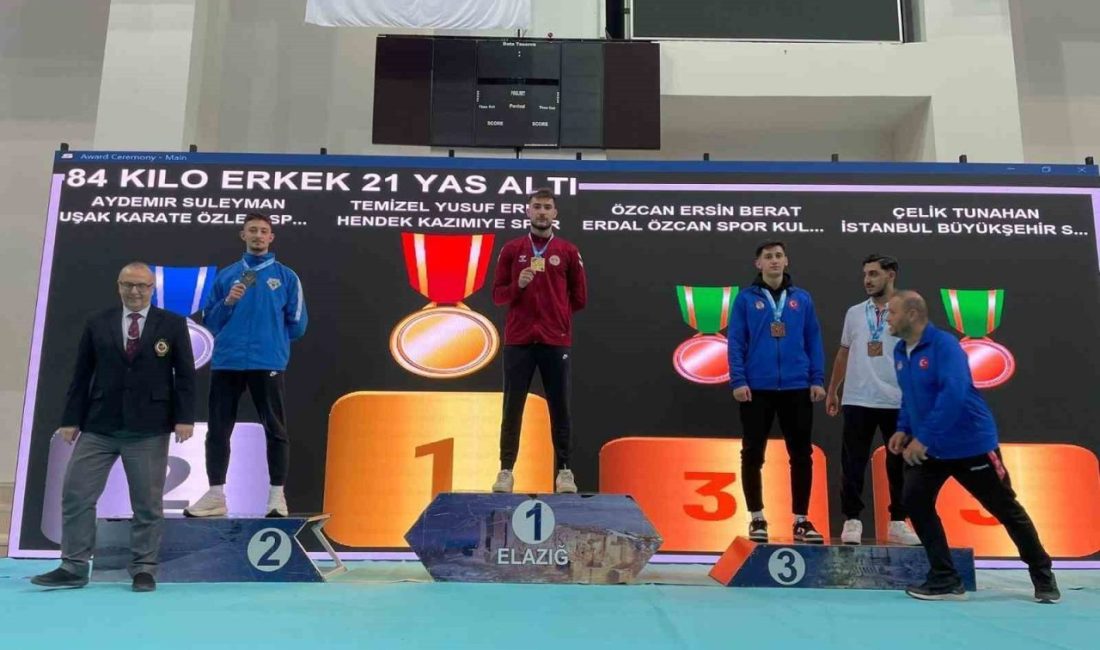 Düzce Üniversitesi öğrencisi altın madalyanın sahibi oldu DÜZCE(İHA) – Düzce Üniversitesi öğrencisi Yunus Emre Temizel kategorisinde Türkiye