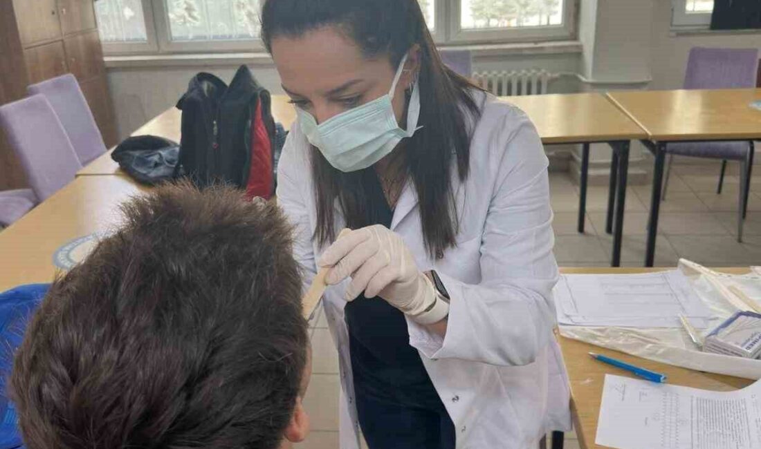 DÜZCE(İHA) – Düzce Fen Lisesi’nde düzenlenen ağız ve diş sağlığı