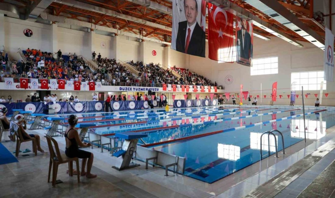 Düzce’de 250 sporcu şampiyon olmak için kulaç attı Düzce Belediyesi Spor Akademisi tarafından düzenlenen yüzme şenliğinde 250 sporcu