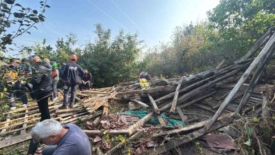 Düzce’nin Akçakoca ilçesinde meydana gelen olayda evinin bahçesinden bulunan ahşap