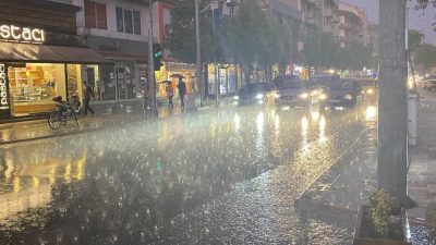 Düzce’de dün akşam saatlerinde başlayan sağanak yağış sonrası en fazla