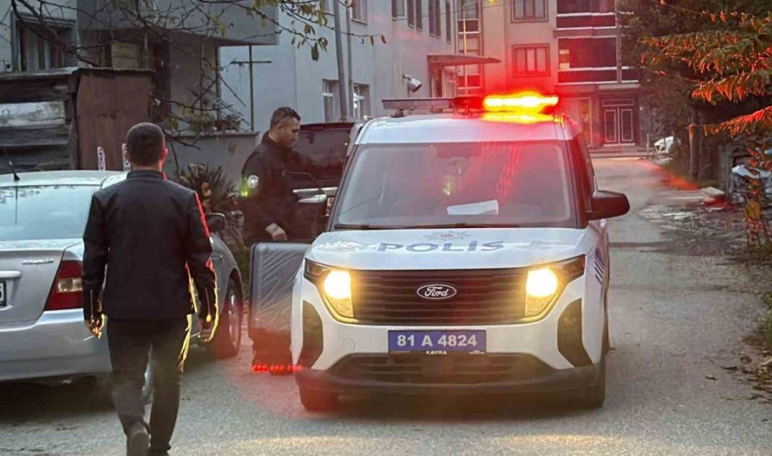 Düzce’de sokak üzerinde unutulan çanta paniğe sebep oldu. Yapılan kontrollerde