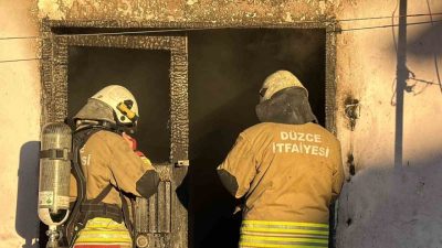 Düzce’de iki katlı evin birinci katında çıkan yangınında dumandan etkilenen