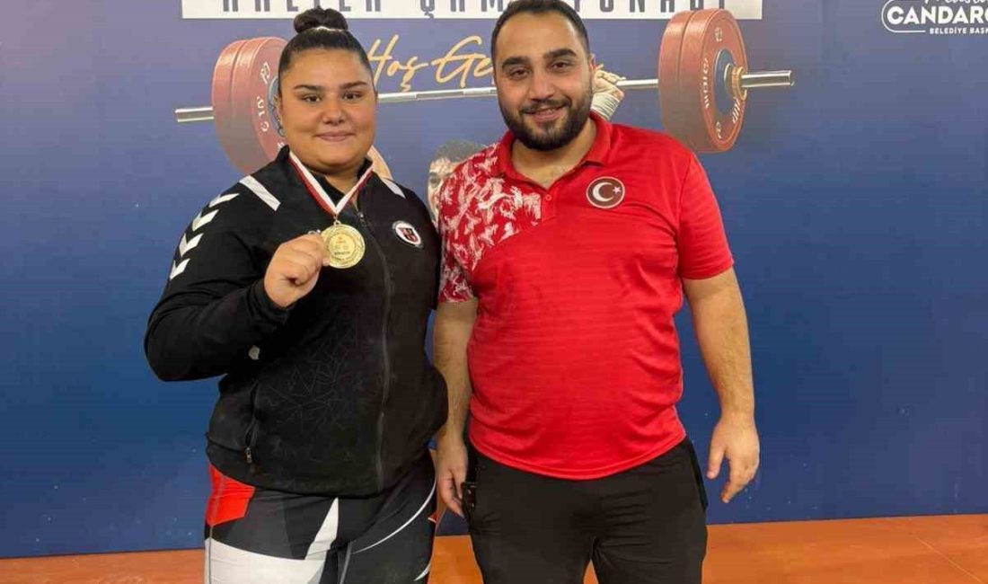 DÜZCE (İHA) – Düzce Belediyesi Spor Akademisi Halter Takımı sporcuları