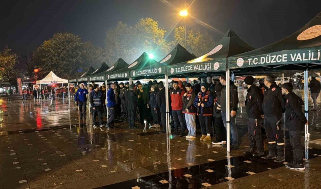 Düzceliler 26 yıl önceki depremde hayatını kaybedenleri andı Düzce’de 12 Kasım 1999 Düzce depreminin 26. yıldönümünde saat 18.57’de