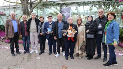 Sakarya’nın Karasu ilçesinde, 1970’li yıllarda ders verdiği öğrencileriyle 50 yıl