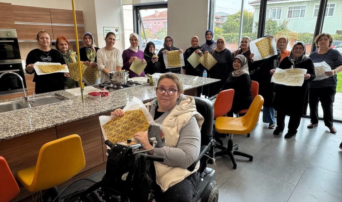 Engelli bireylerin ailelerinden çevre dostu üretim Sakarya Büyükşehir Belediyesi, engelli bireylerin ailelerine yönelik gerçekleştirilen atölyede anneler,