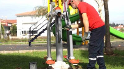 Erenler Belediyesi Park ve Bahçeler koordinatörlüğü ekipleri ilçe genelindeki çalışmalarını