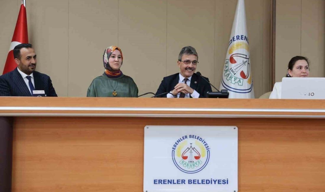 Erenler Belediyesinde Sıfır Atık Eğitimi düzenlendi. Eğitimde konuşan Erenler Belediye