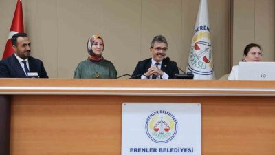 Erenler Belediyesinde Sıfır Atık Eğitimi düzenlendi. Eğitimde konuşan Erenler Belediye