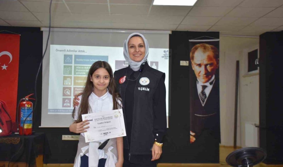 Erenler Belediyesi ilçedeki 12 okulda ‘Afet Farkındalık Eğitimleri’ başlattı. Başkan