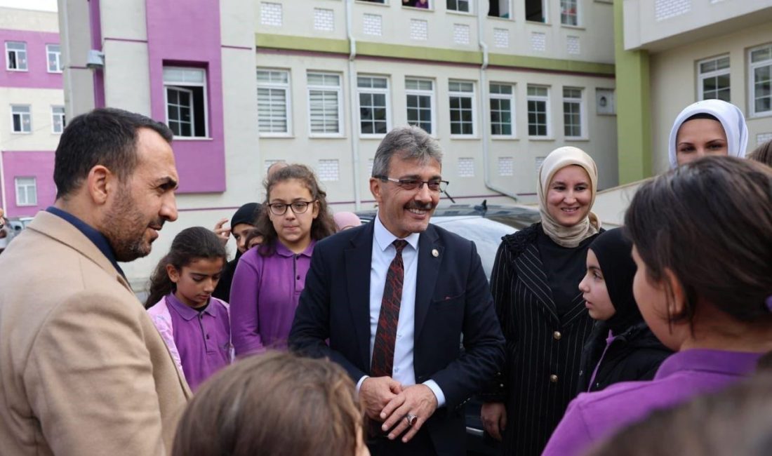 Afet Farkındalık Eğitimlerinde öğrencilerle buluşan Erenler Belediye Başkanı Şenol Dinç,