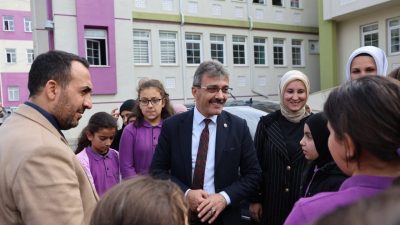 Afet Farkındalık Eğitimlerinde öğrencilerle buluşan Erenler Belediye Başkanı Şenol Dinç,