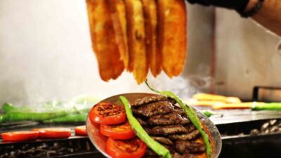 Sakarya’nın tescilli lezeeti ıslama köfte dünyaca ünlü gastronomi rehberinin hazırladığı