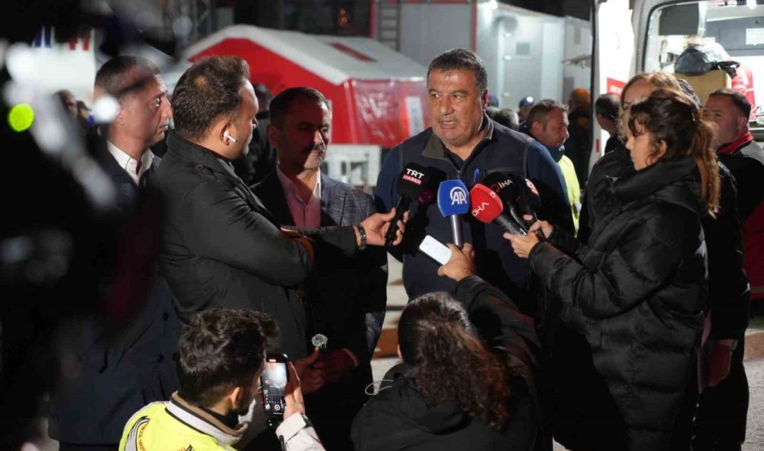 Kocaeli’nin Gebze ilçesinde 7 katlı binanın enkaz alanında 40’ın üzerinde