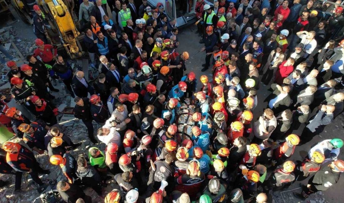 Gebze’de enkazdan sağ kurtulan Dilara, hastaneden taburcu oldu Kocaeli’nin Gebze ilçesinde 29 Ekim’de çöken 7 katlı binanın enkazından