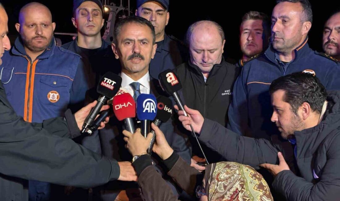 Gemiden tahliye edilen 25 personel tedbiren hastaneye götürüldü Kocaeli’nin Kandıra ilçesi Kefken açıklarında yangın çıkan yabancı menşeli gemideki