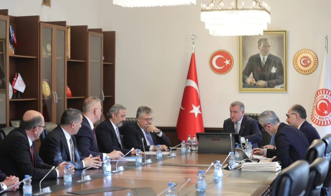 Gölcük’e çok amaçlı kapalı spor salonu kazandırılması konusunda Gençlik ve