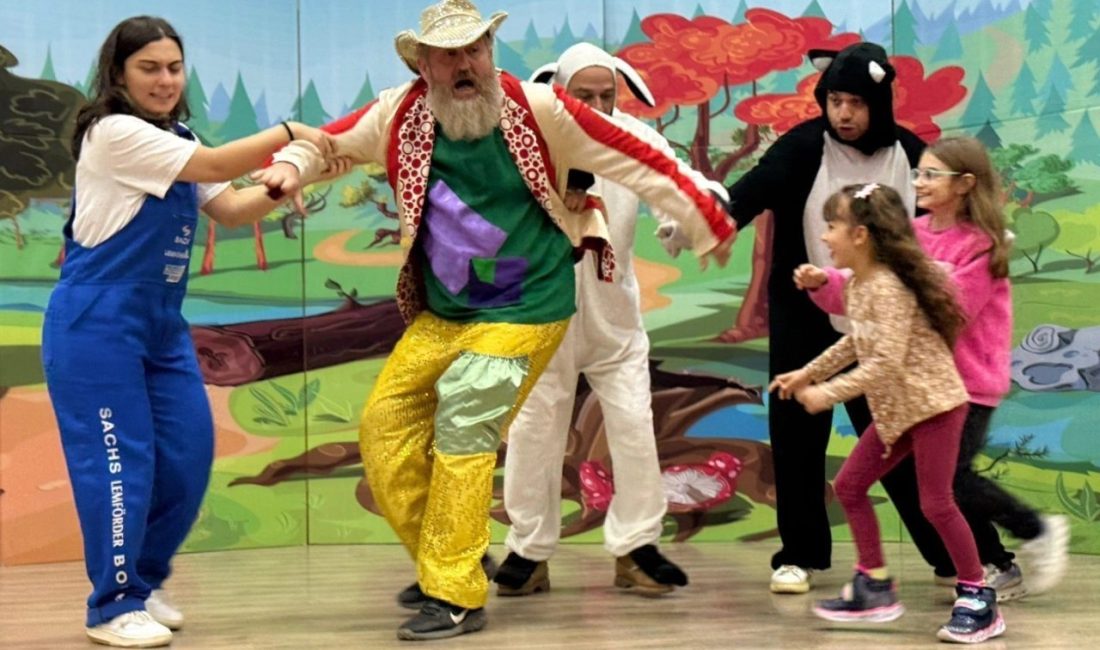 Gölcük’te çocuklar için “Miyav Karnavalı” adlı tiyatro oyunu ücretsiz olarak