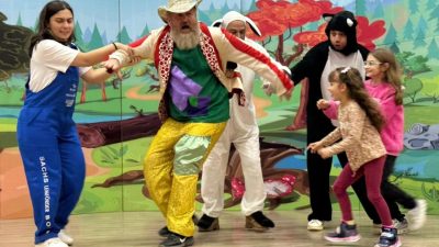 Gölcük’te çocuklar için “Miyav Karnavalı” adlı tiyatro oyunu ücretsiz olarak