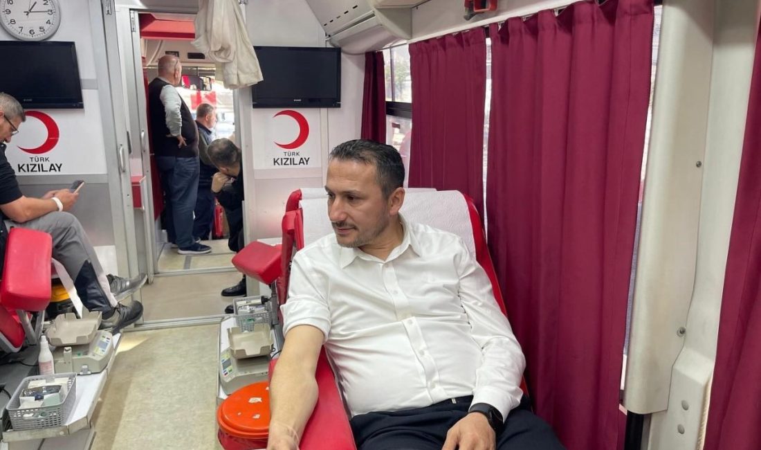 “Hayat kurtarmak senin kanında var” dediler kan bağışı yaptılar Türkiye genelinde azalan kan bağışına dikkat çekmek için Düzce’de AK