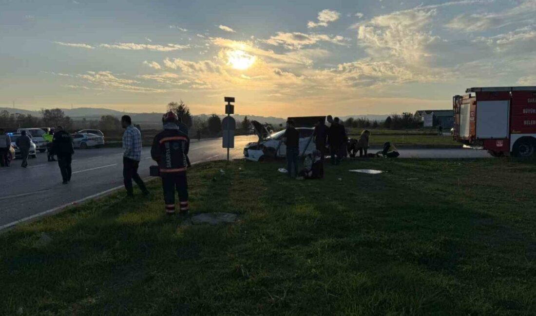 İki otomobil çarpıştı, ortalık savaş alanına döndü: 6 yaralı Sakarya’nın Kaynarca ilçesinde iki otomobilin çarpışması neticesinde meydana gelen kazada