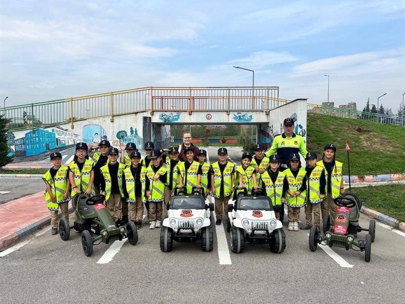 DÜZCE (İHA) – Düzce İl Jandarma Komutanlığına bağlı trafik ekipleri,