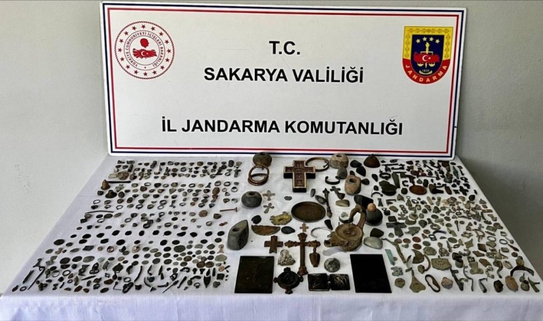 Jandarmadan ‘Anadolu Mirası’ operasyonu: 589 tarihi eser ele geçirildi Sakarya’da jandarma ekiplerince gerçekleştirilen kaçakçılık operasyonunda 589 adet Roma Bizans