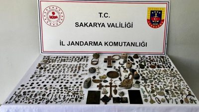 Sakarya’da jandarma ekiplerince gerçekleştirilen kaçakçılık operasyonunda 589 adet Roma Bizans