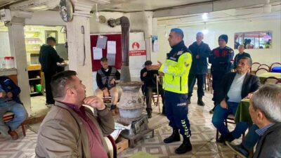 Bilecik’te jandarma ekipleri belde ve köylerde vatandaşları kış lastiği takılması