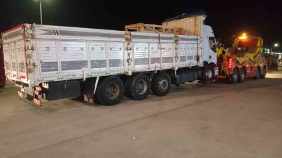 Bilecik’in Bozüyük ilçesinde kamyon ile çekicinin çarpışması sonucunda meydana gelen