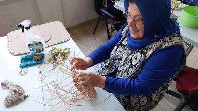 Kartepe’de vatandaşlara hem meslek edinme hem de kişisel gelişim fırsatı