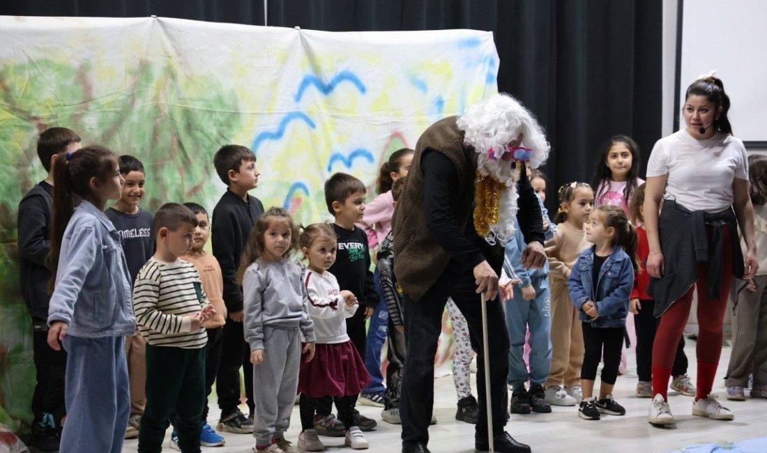 Kartepe Belediyesi, kültür ve sanat etkinlikleri kapsamında yetişkinler ve çocuklar