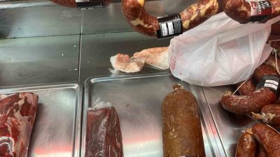 Bilecik Belediyesi Zabıta Müdürlüğü ekipleri denetim için girdikleri ve uygun