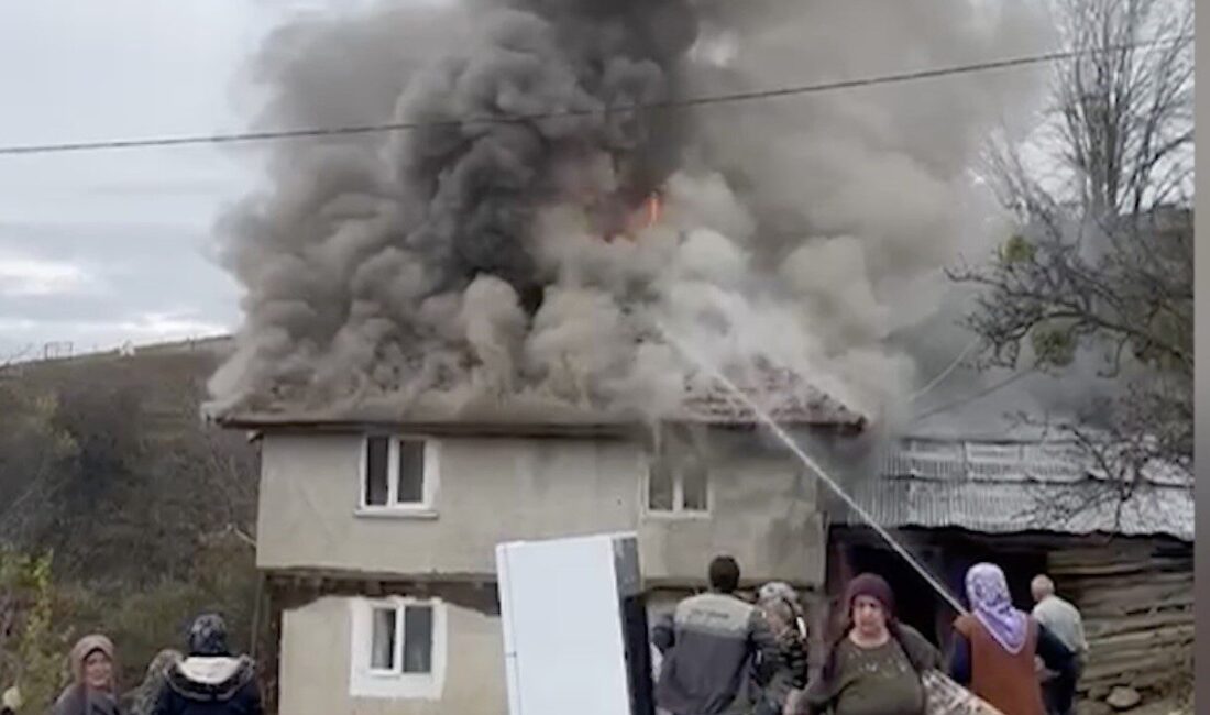 Kastamonu’nun Taşköprü ilçesinde çıkan ev yangını itfaiye ekipleri tarafından söndürüldü.