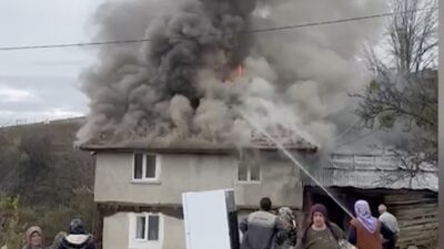Kastamonu’nun Taşköprü ilçesinde çıkan ev yangını itfaiye ekipleri tarafından söndürüldü.