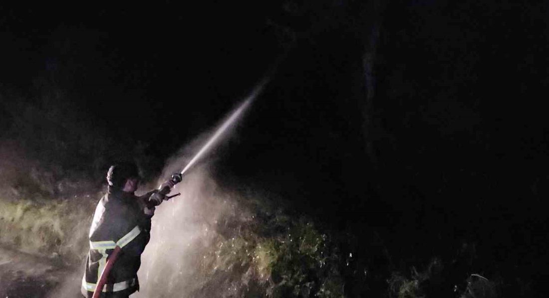 Kastamonu’nun Cide ilçesinde ormanlık alanda çıkan yangın itfaiye ekipleri tarafından