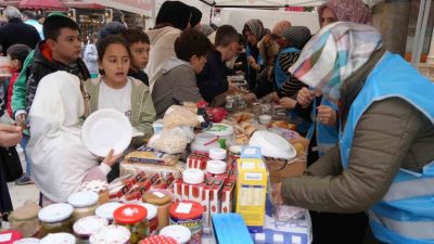 Kastamonu İl Müftülüğü tarafından oluşturulan stantlarda ev kadınlarının yaptığı el