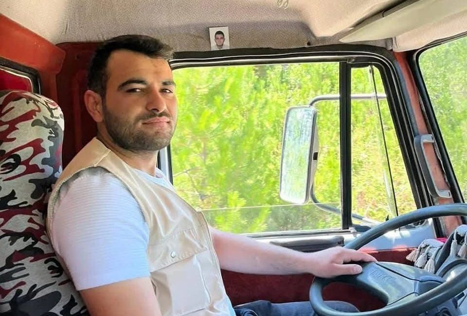 Kastamonu’da üzerine ağaç devrilen şahıs yaralandı Kastamonu’nun Araç ilçesinde ormanda kestiği ağaç üzerine devrilen şahıs yaralandı.