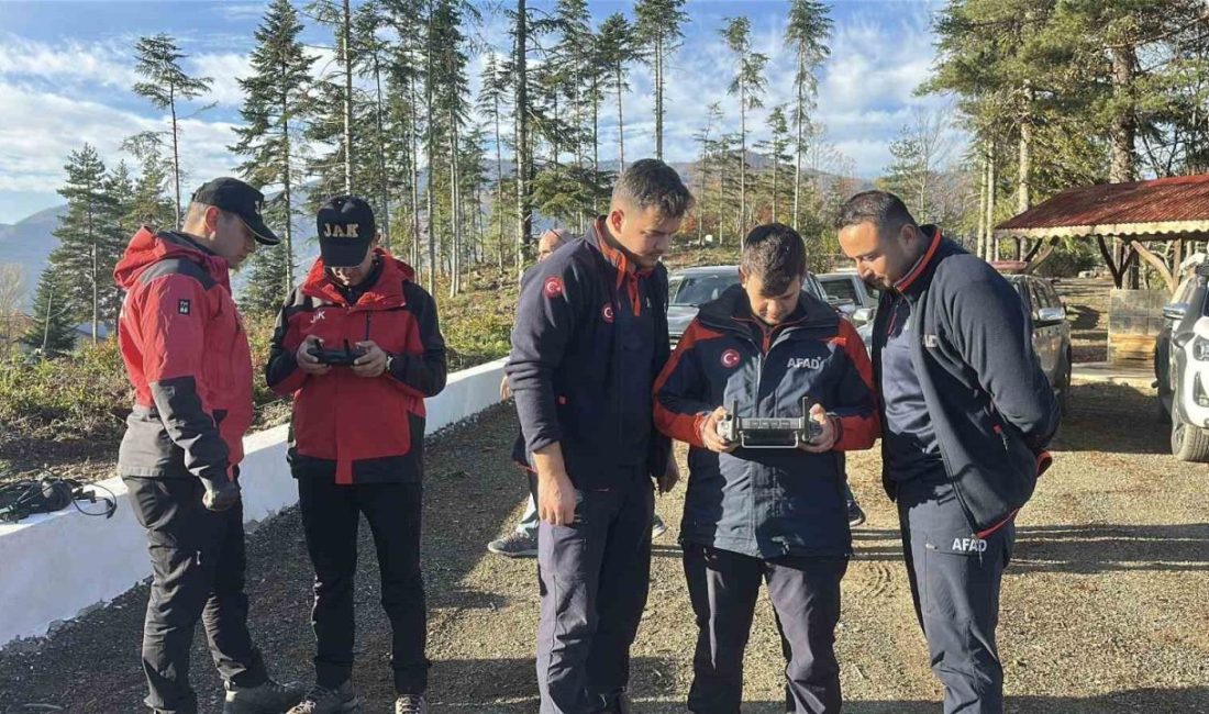Kastamonu’daki kayıp anne ve oğlunu arama çalışmaları üçüncü gününde devam ediyor Kastamonu’nun Bozkurt ilçesinde kaybolan anne ile 5 yaşındaki oğlunu arama