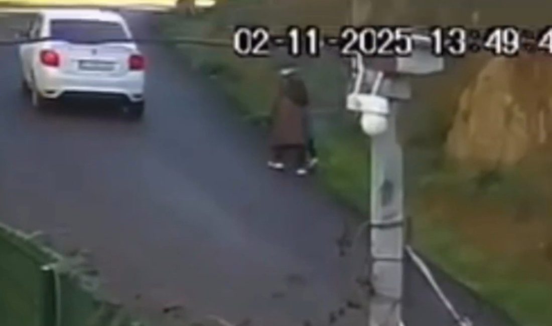 Kayıp anne ve oğluna ait yeni görüntü ortaya çıktı Kastamonu’nun Bozkurt ilçesinde aranan anne ile 5 yaşındaki oğlunun yürüdüklerine