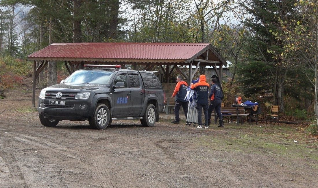 Kayıp anne ve oğlunun cesedinin bulunduğu bölgedeki arama çalışmaları sonlandırıldı Kastamonu’nun Bozkurt ilçesinde anne ile oğlunun cenazelerinin bulunduğu bölgedeki arama